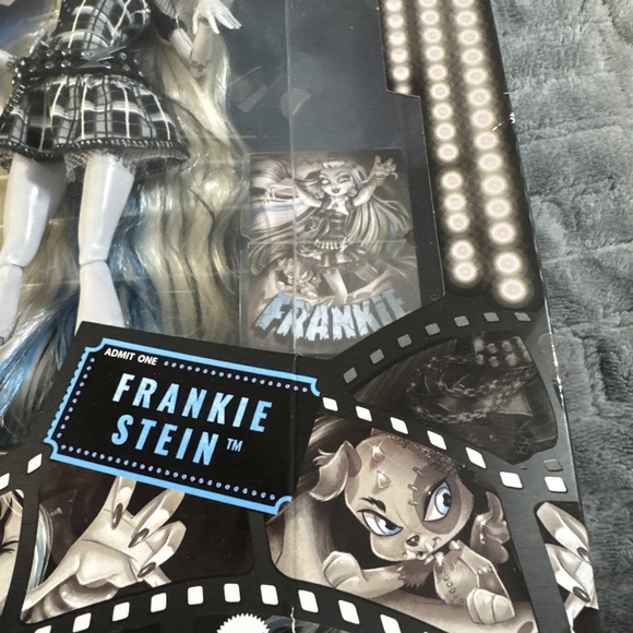 Monster High 2022 Frankie Stein REEL DRAMA * NEW IN BOX - Picture 3 of 8